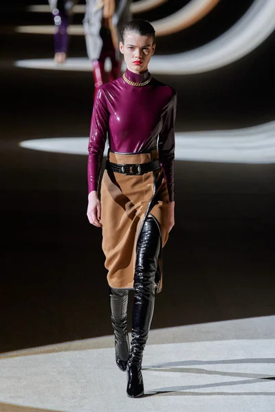 Look 11